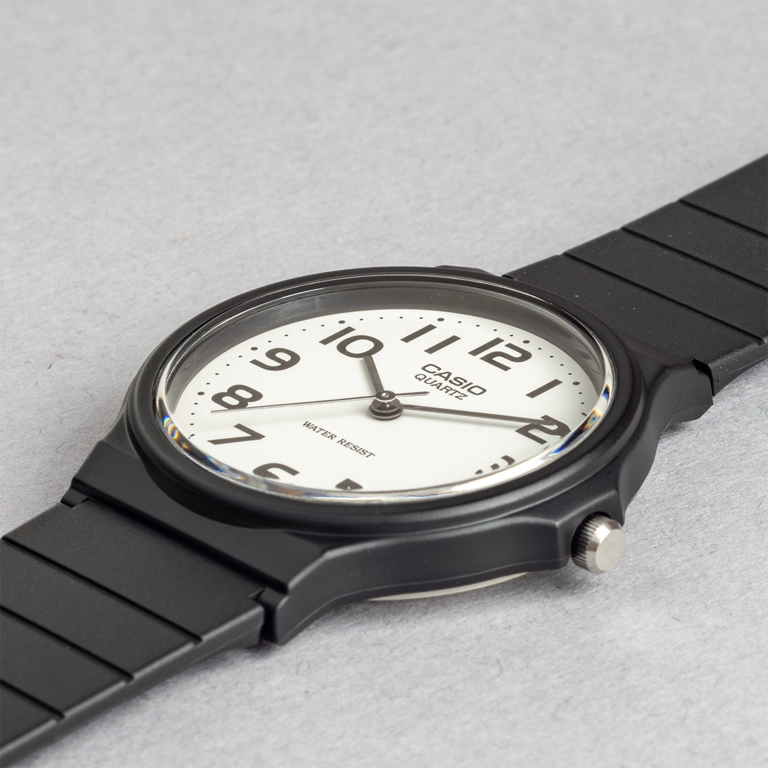 CASIO カシオ MQ-24-7B2 ブラック ホワイト文字盤 アナログ メンズ 腕時計 斜め