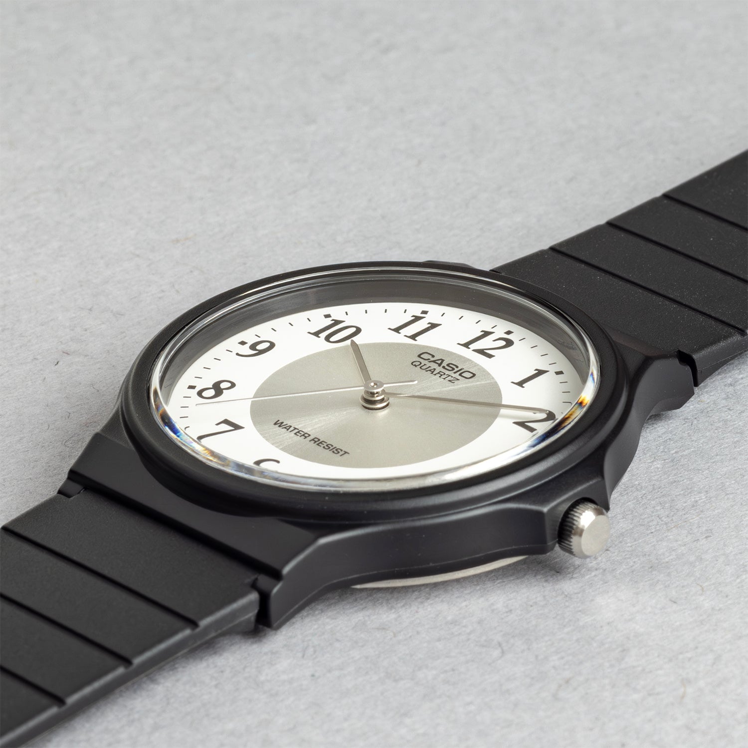CASIO カシオ MQ-24-7B3 ブラック ホワイト文字盤 アナログ メンズ 腕時計 斜め