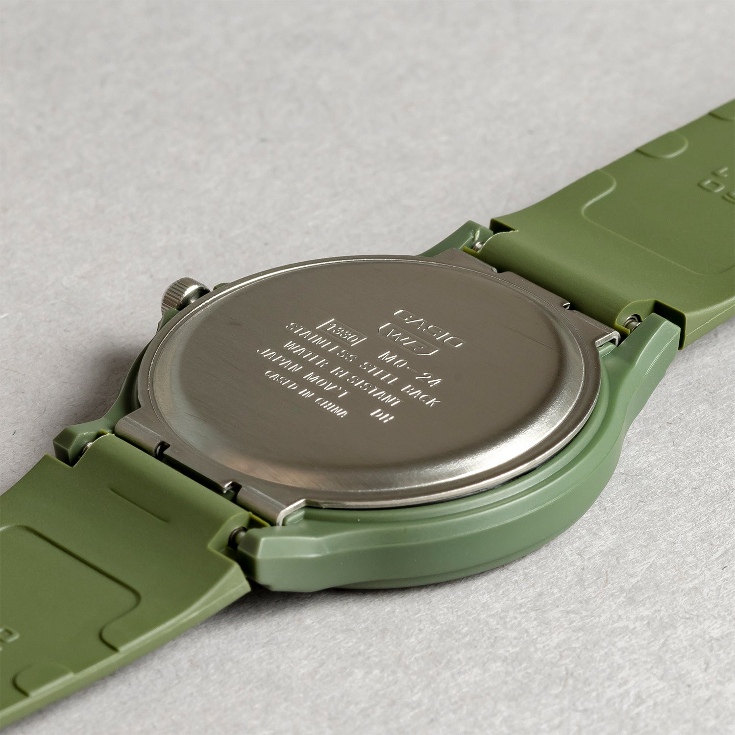 CASIO カシオ MQ-24UC-3B カーキ ブラック文字盤 アナログ ユニセックス 腕時計 ケースバック
