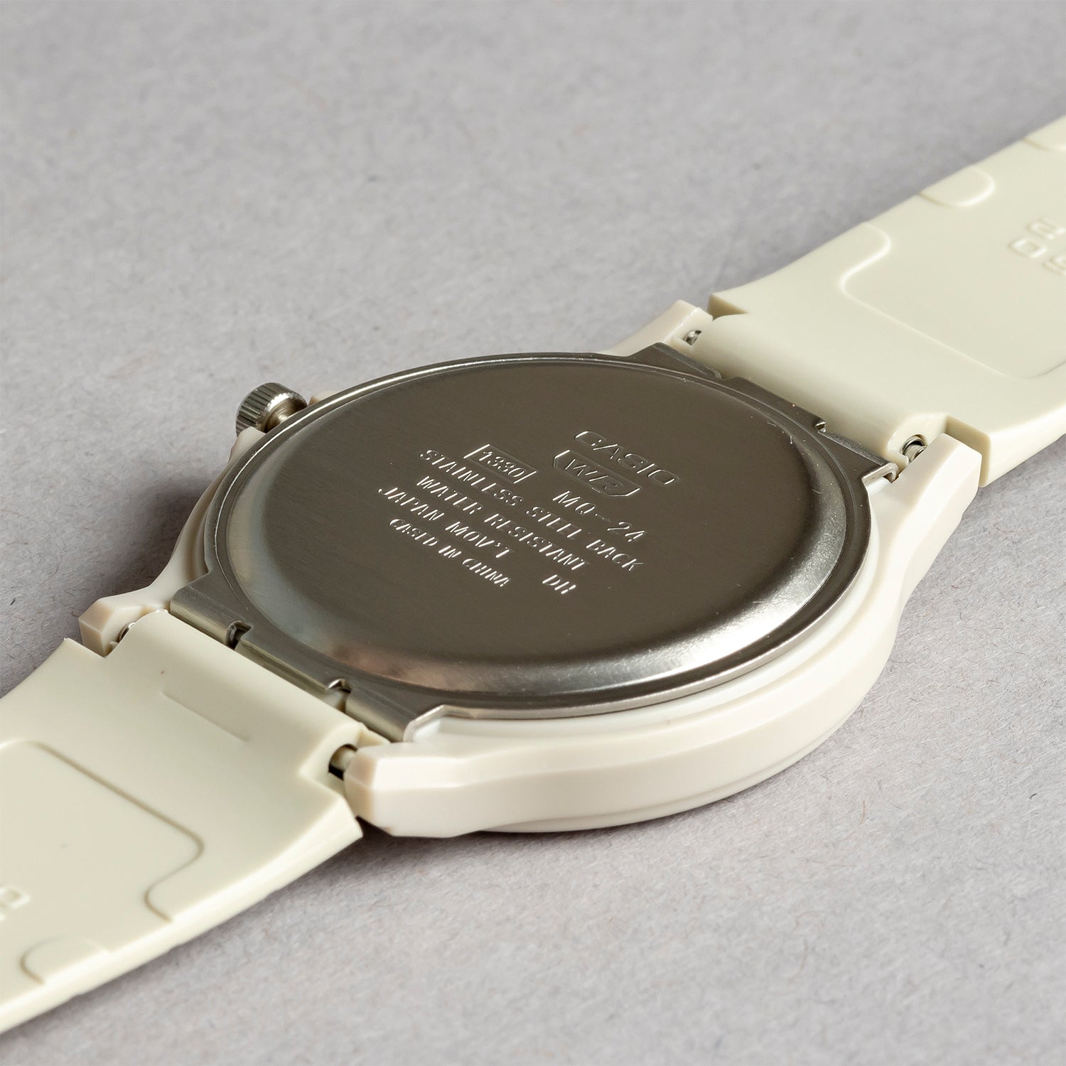 CASIO カシオ MQ-24UC-8B ベージュ ブラック文字盤 アナログ ユニセックス 腕時計 ケースバック