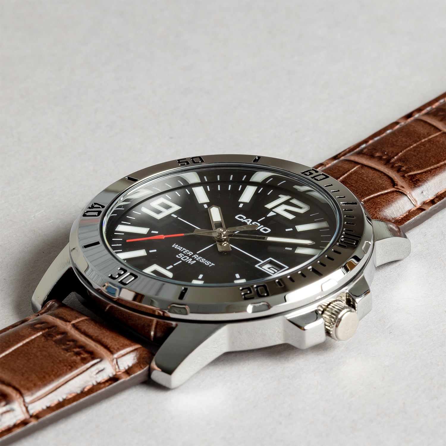 CASIO カシオ MTP-VD01L-1B ブラウン ブラック文字盤 アナログ メンズ 腕時計 斜め