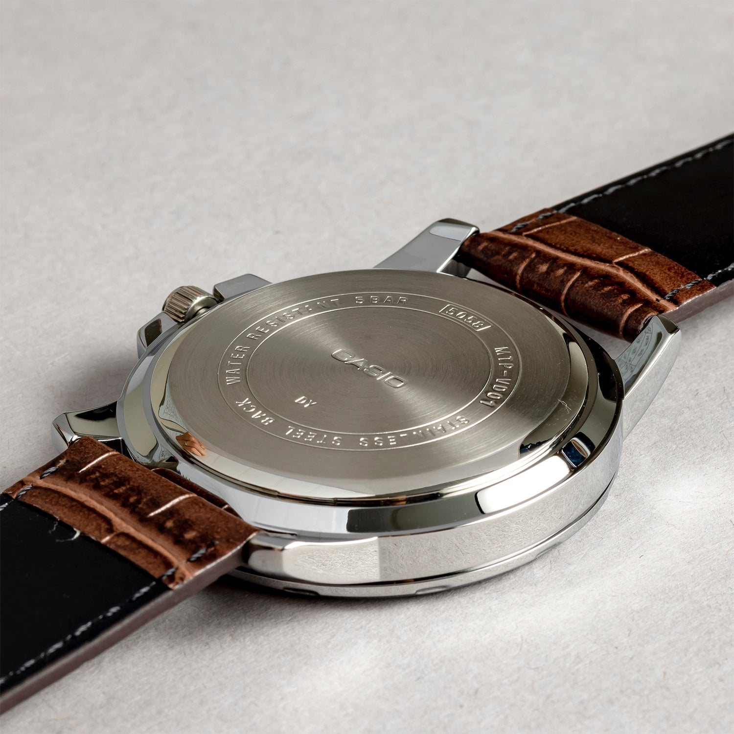 CASIO カシオ MTP-VD01L ブラウン アナログ メンズ 腕時計 ケースバック