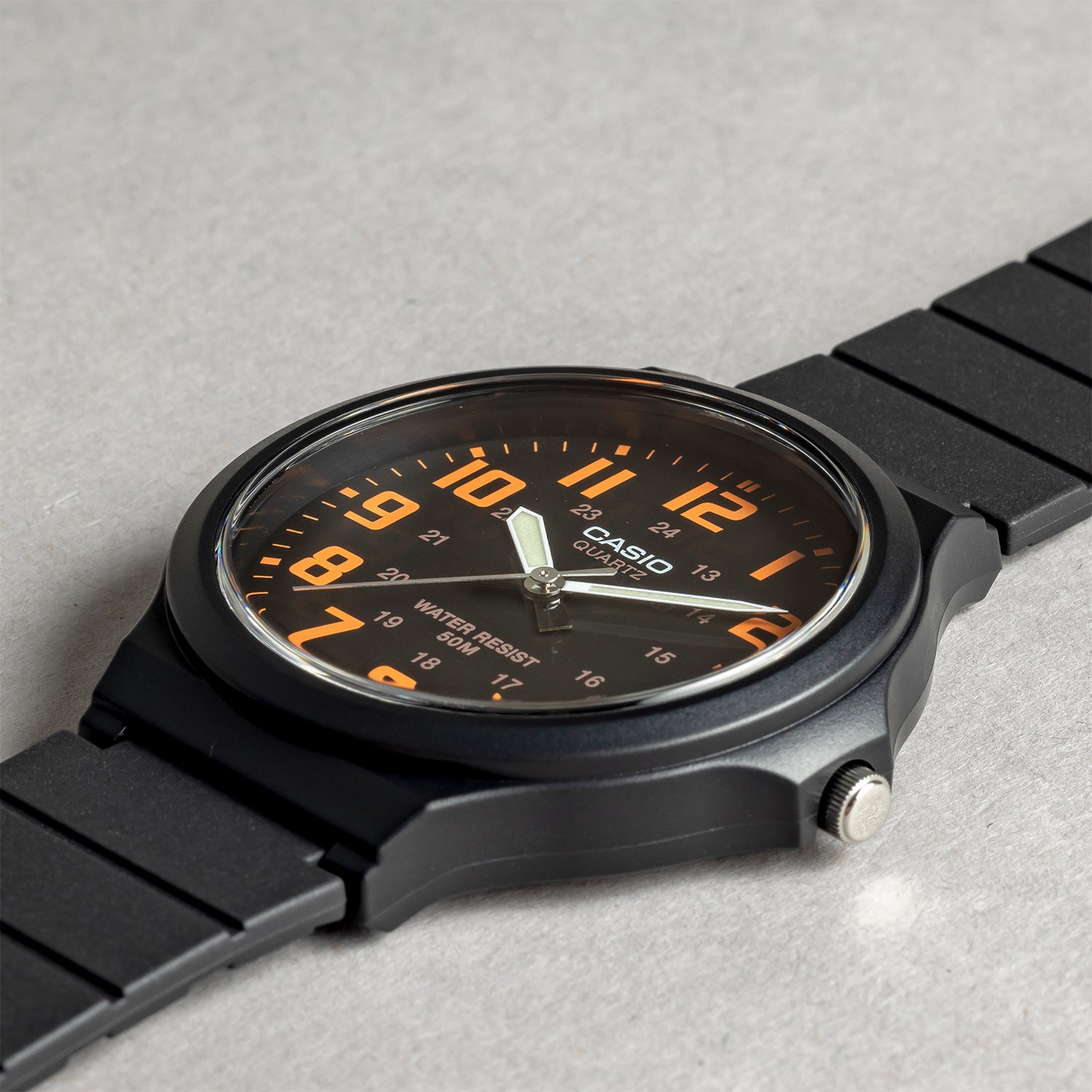 CASIO カシオ MW-240-4B ブラック オレンジ文字盤 アナログ メンズ 腕時計