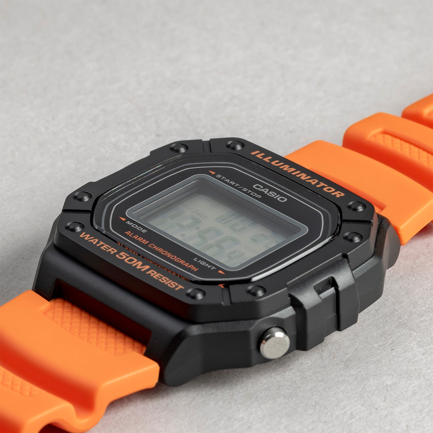 CASIO カシオ W-218H-4B2 オレンジ ブラック文字盤 デジタル メンズ 腕時計 斜め