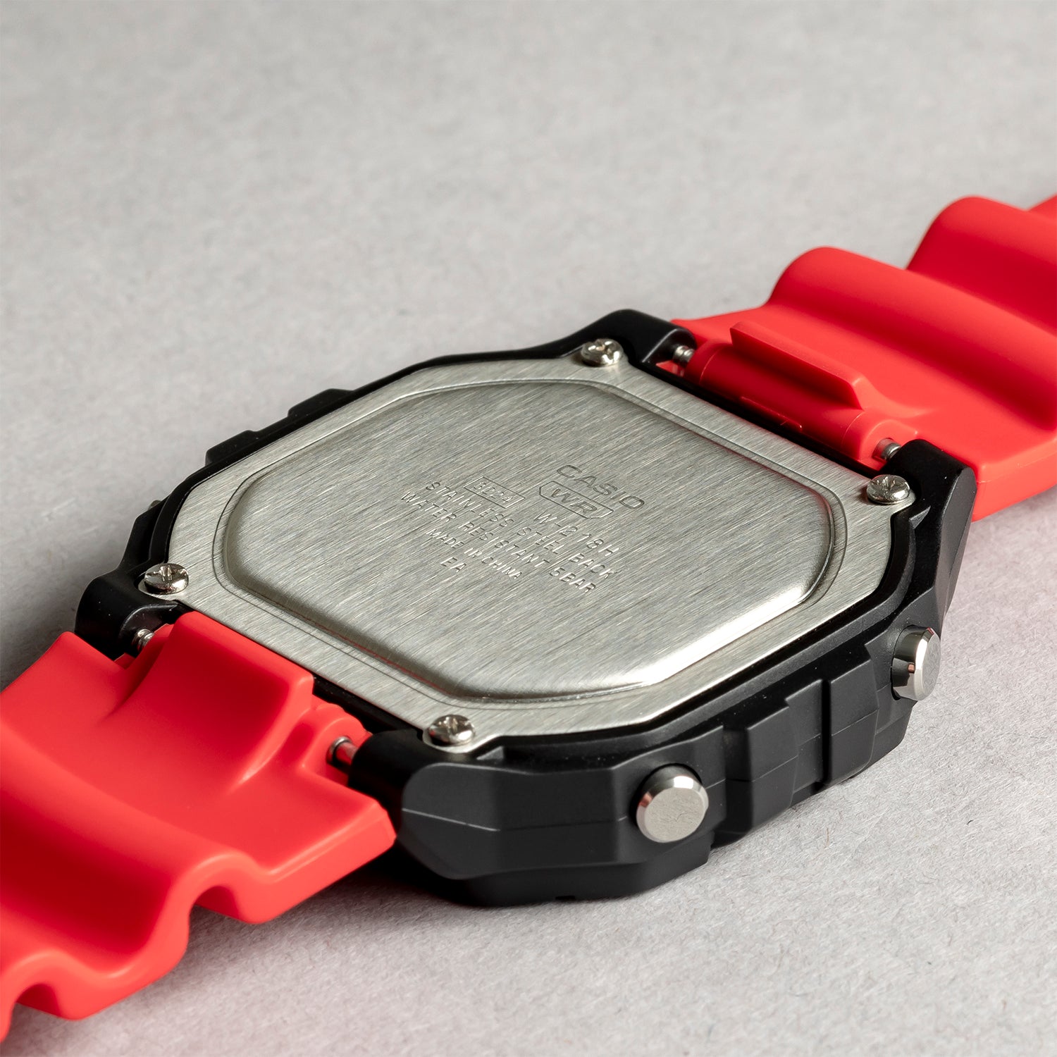 CASIO カシオ W-218H-4B レッド ブラック文字盤 デジタル メンズ 腕時計 ケースバック