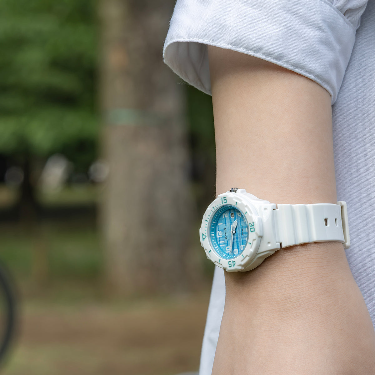 CASIO カシオ LRW-200H-2C ホワイト ブルー文字盤 アナログ レディース 腕時計