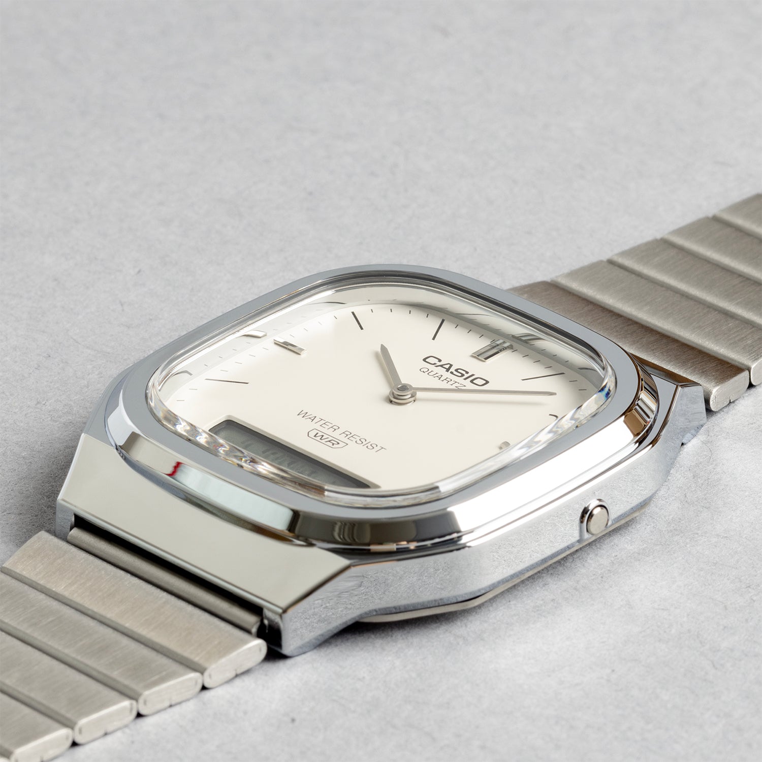 CASIO カシオ AQ-240E-7A2 シルバー ベージュ文字盤 アナデジ メンズ 腕時計 斜め