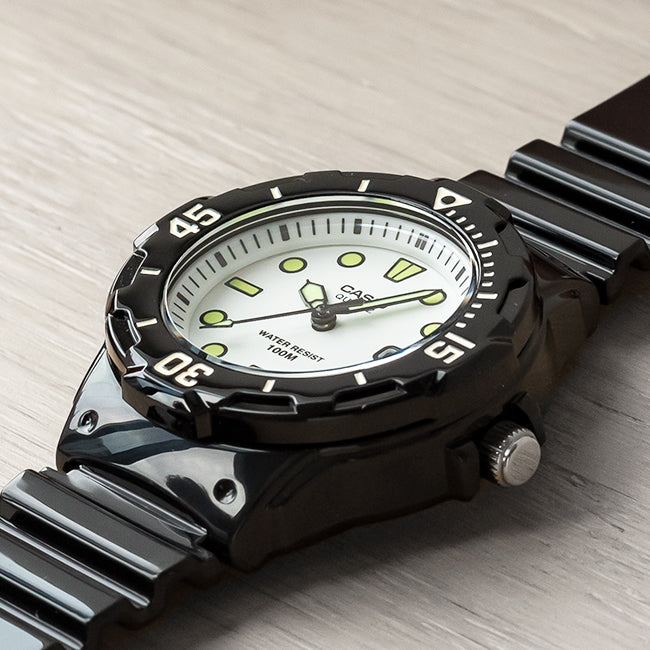 CASIO カシオ LRW-200H-7E1 ブラック ホワイト文字盤 アナログ レディース 腕時計 斜め