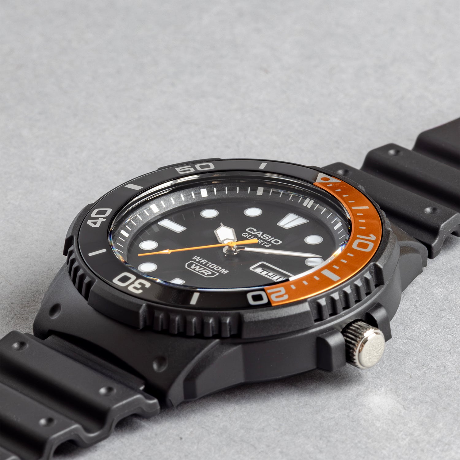 CASIO カシオ MRW-230H-1E4 ブラック ブラック文字盤 アナログ メンズ 腕時計 斜め