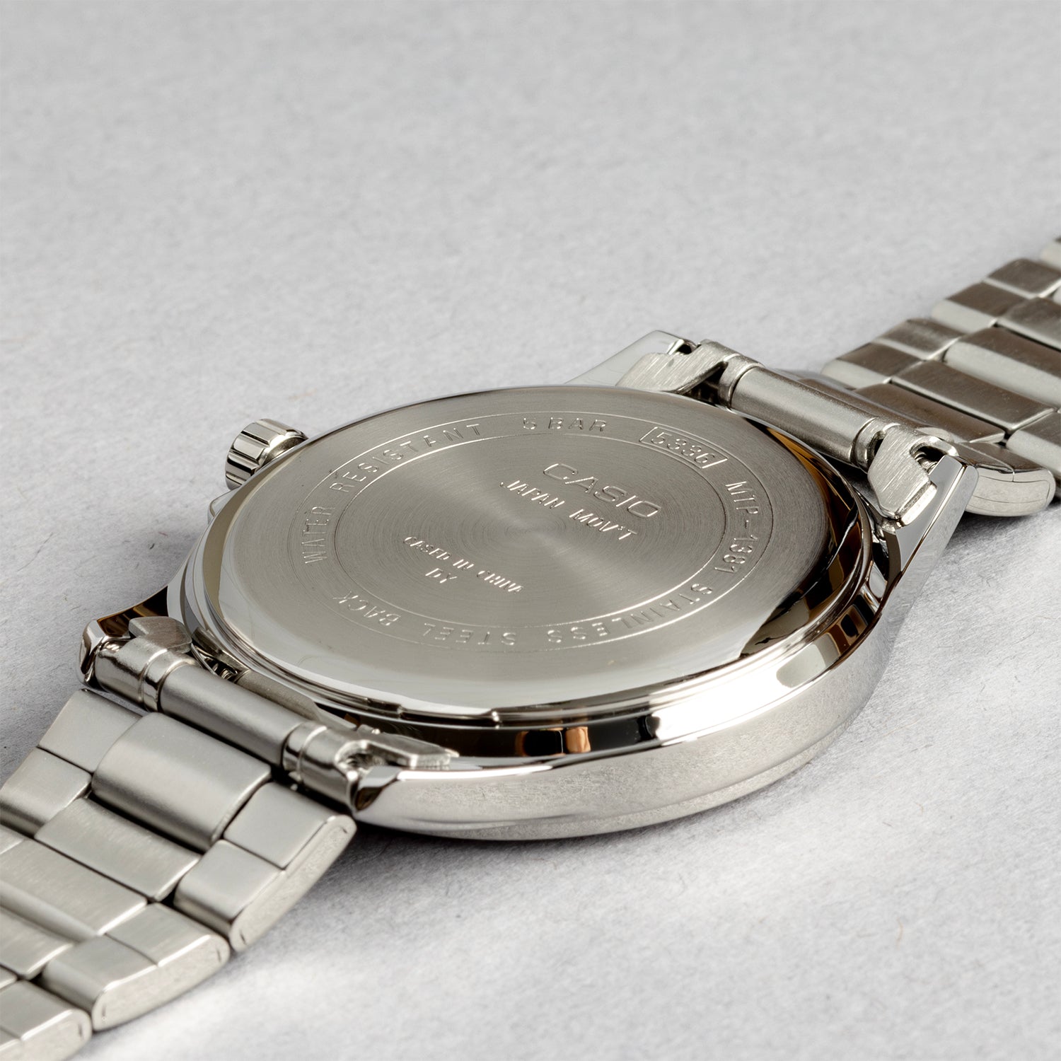 CASIO カシオ MTP-1381D-7A シルバー シルバー文字盤 アナログ メンズ 腕時計 ケースバック