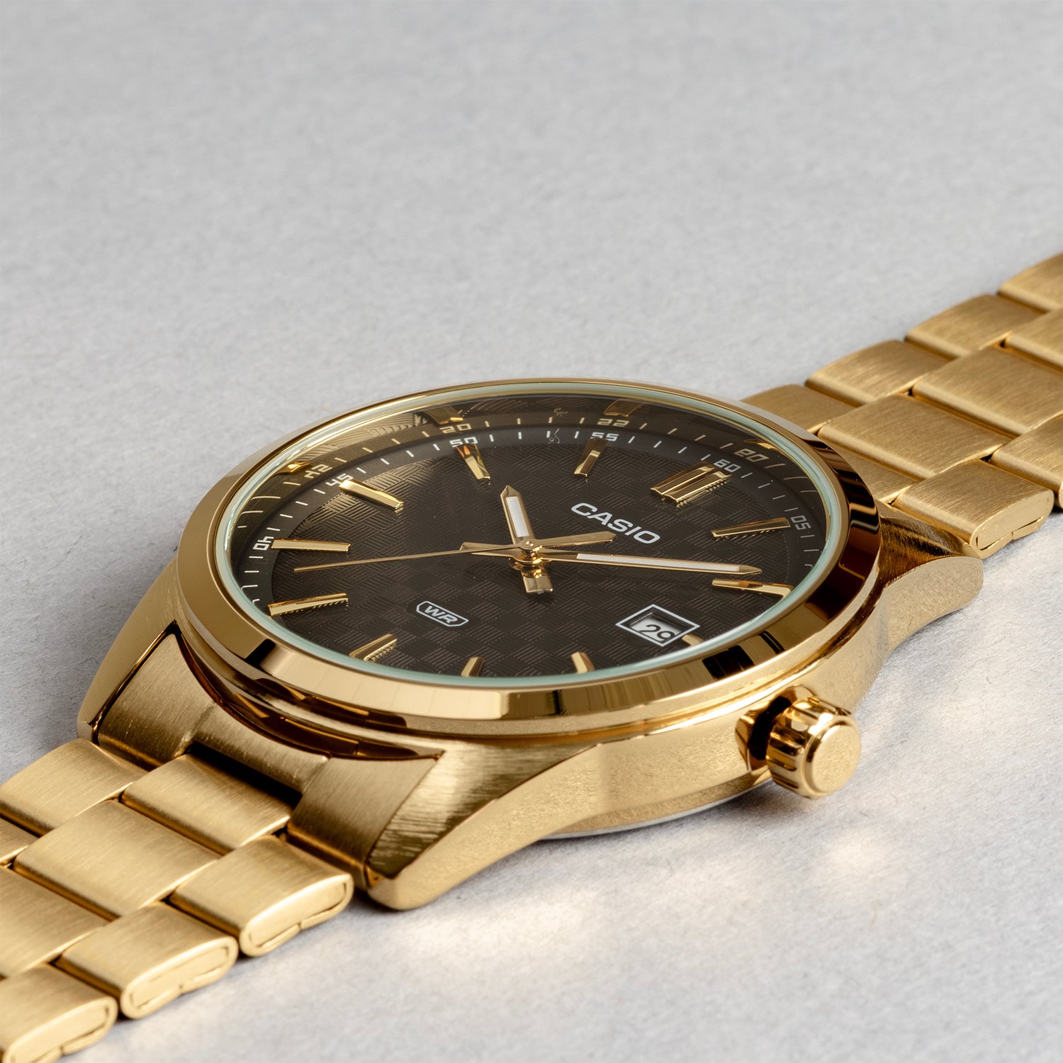 CASIO カシオ MTP-VD03G-1A ゴールド ブラック文字盤 アナログ メンズ 腕時計 斜め